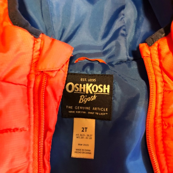 Oshkosh 2T toddler puffer coat - Picture 2 of 3